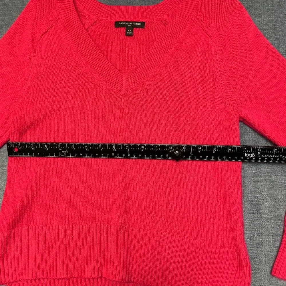 Banana Republic Sweater Womens XS Red V-Neck Ribbed Hem Long Sleeve Pullover